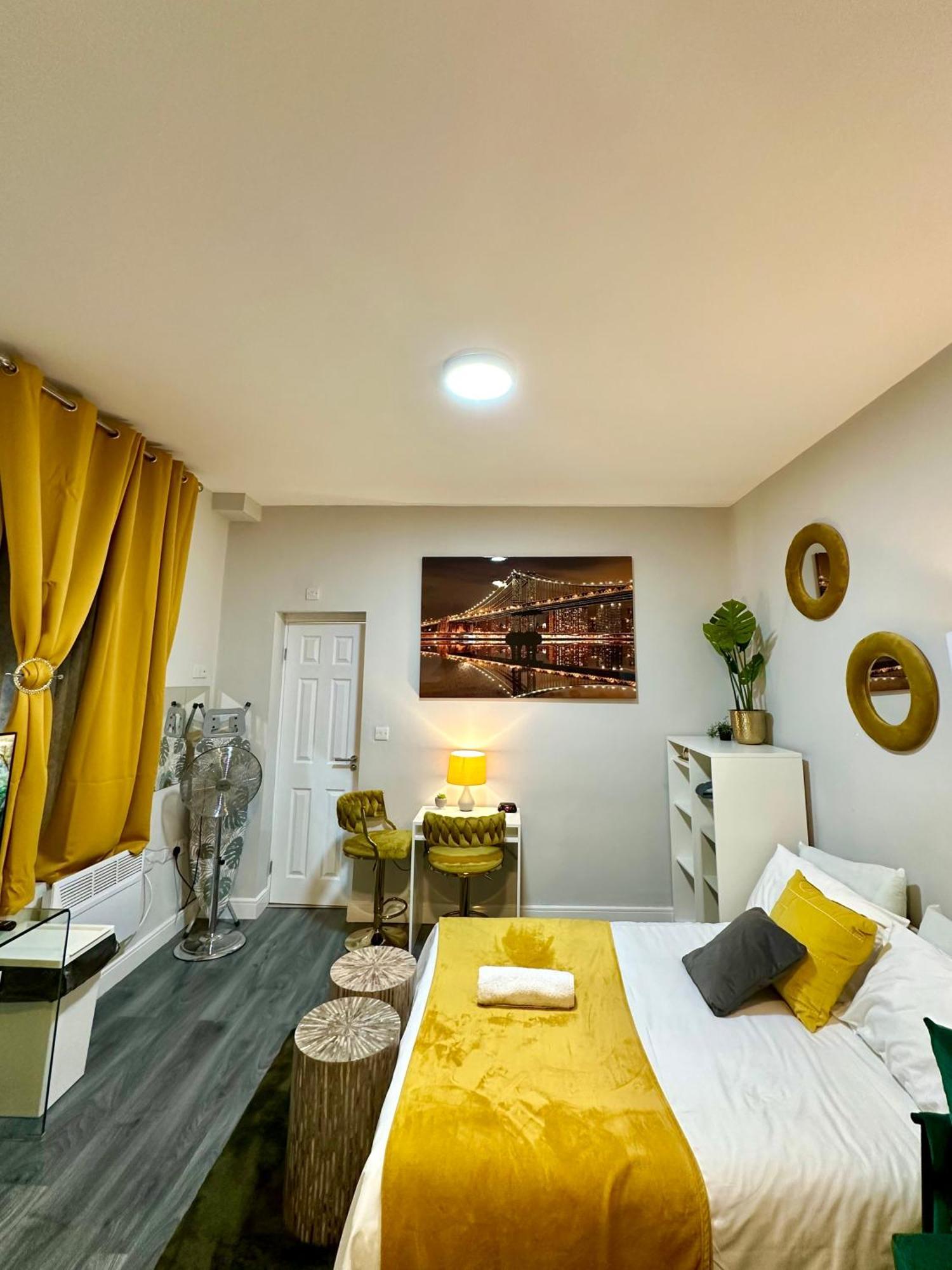 Private Luxurious City Studio-Daily,Weekly,Monthly Birmingham Luaran gambar